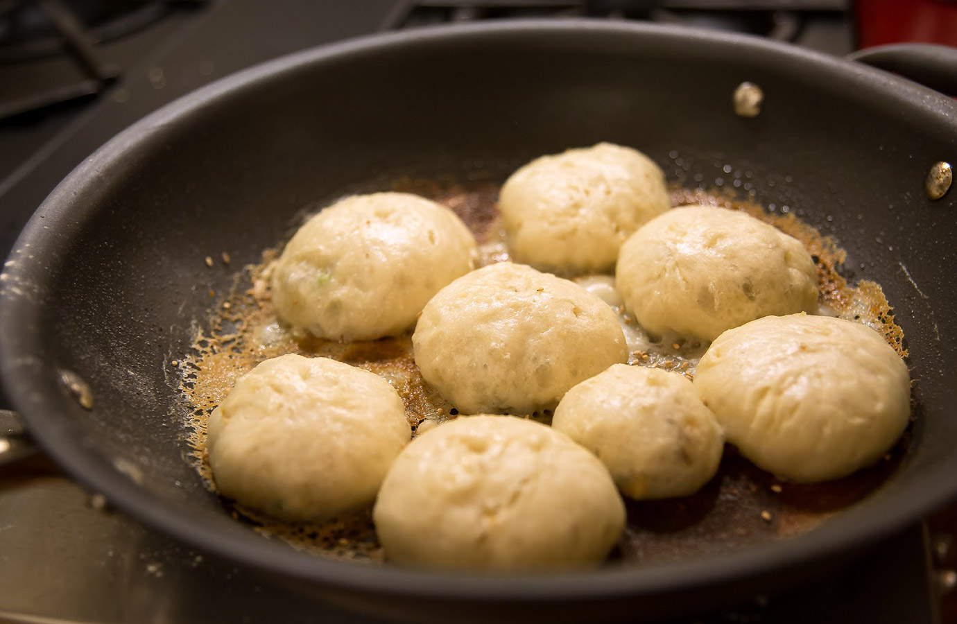 Frying bao