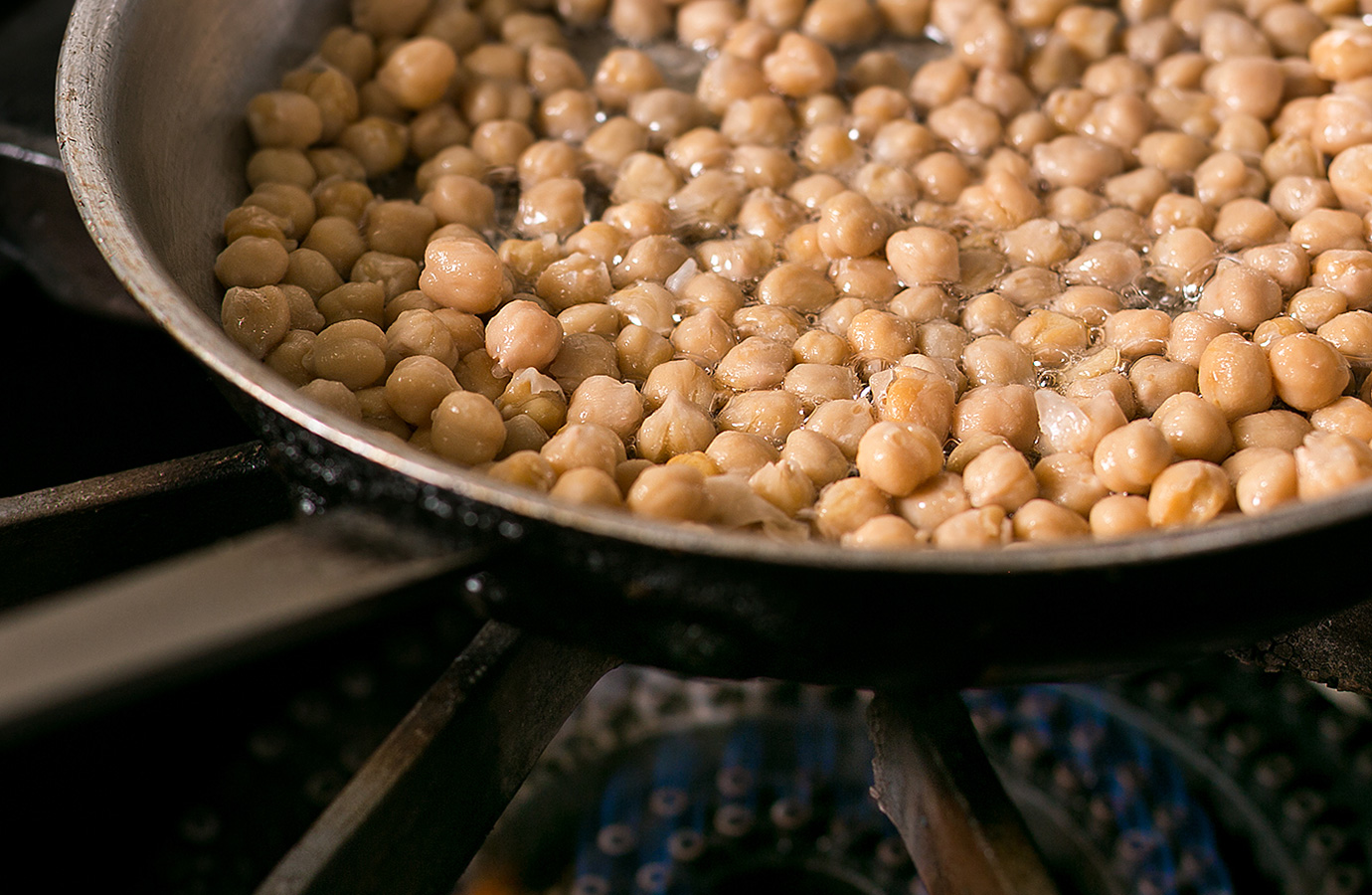 Frying chickpeas
