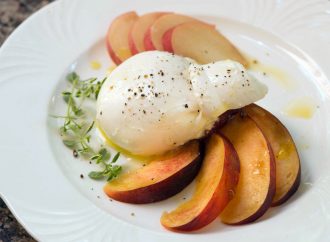 Peaches with burrata and thyme